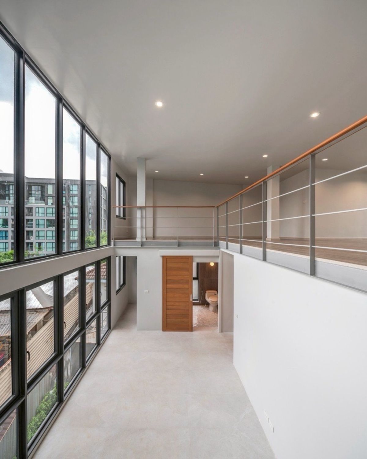 สำนักงานอ่อนนุช อุดมสุข : 📢👇 ขายพร้อมผู้เช่า – รับรายได้แบบ Passive Income ถึง ส.ค. 2571 อาคารสำนักงานพร้อมลิฟต์ส่วนตัว ทำเลใจกลางเมือง เดินทางสะดวก ใกล้ทางด่วนและถนนสายหลักหลายเส้น เชื่อมต่อทุกย่านได้ง่าย เหมาะต่อการดำเนินธุรกิจและต่อยอดในอนาคต