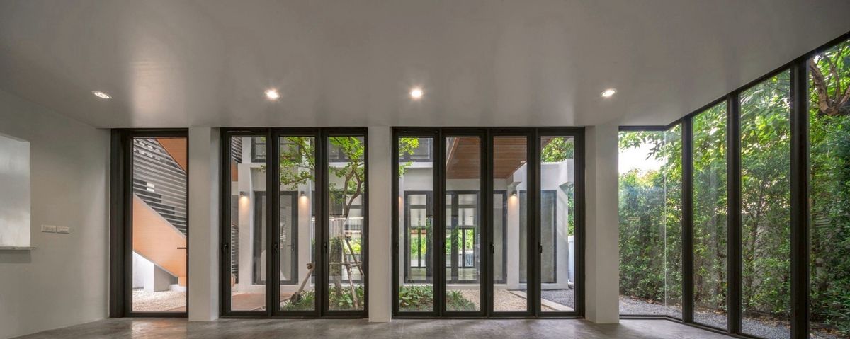 สำนักงานอ่อนนุช อุดมสุข : 📢👇 ขายพร้อมผู้เช่า – รับรายได้แบบ Passive Income ถึง ส.ค. 2571 อาคารสำนักงานพร้อมลิฟต์ส่วนตัว ทำเลใจกลางเมือง เดินทางสะดวก ใกล้ทางด่วนและถนนสายหลักหลายเส้น เชื่อมต่อทุกย่านได้ง่าย เหมาะต่อการดำเนินธุรกิจและต่อยอดในอนาคต