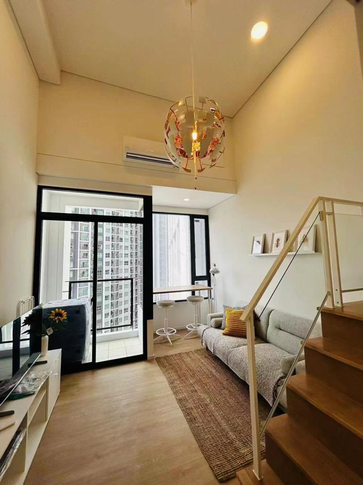 ให้เช่าคอนโดพระราม 9 เพชรบุรีตัดใหม่ RCA : For rent 1 bed 1 bath duplex type Rama 9 Landmark @mrta Station.
