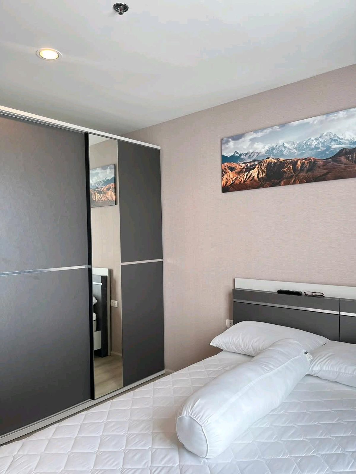 For RentCondoPinklao, Charansanitwong : 🏙️ Rent a high bed room, River view, Rama VIII Bridge @IDEOCH70, Electricity Electricity Authority 📲or Line: 0616395225
