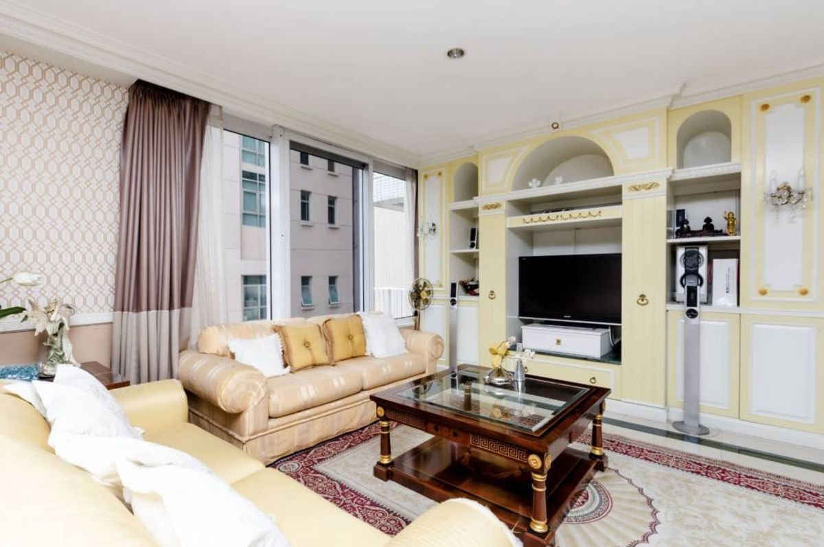 คอนโดวิทยุ ชิดลม หลังสวน : 3 Bedrooms 3 Bathrooms 242 Sq.m at Langsuan Ville