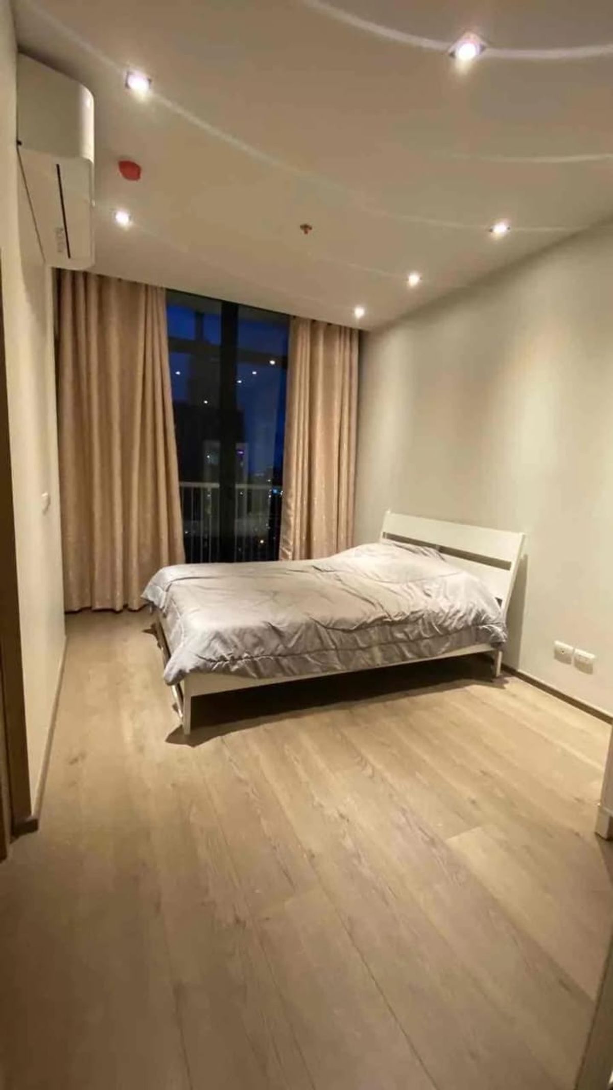 ให้เช่าคอนโดสุขุมวิท อโศก ทองหล่อ : Condo for rent Park Origin Phrom Phong.