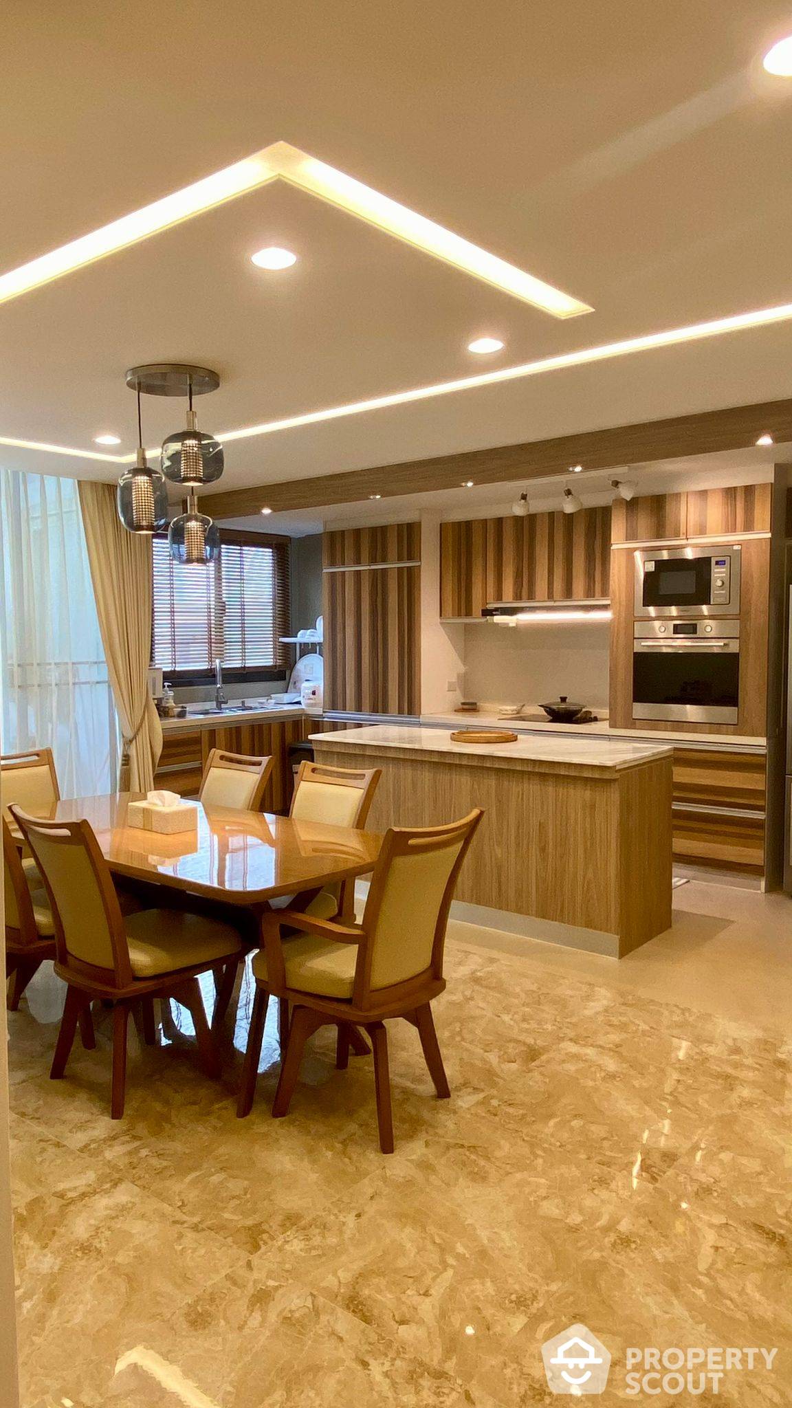 For SaleCondoKhlongtoei, Kluaynamthai : 3-BR Condo at D.S. Tower 2 Sukhumvit 39 Condominium near MRT Sukhumvit