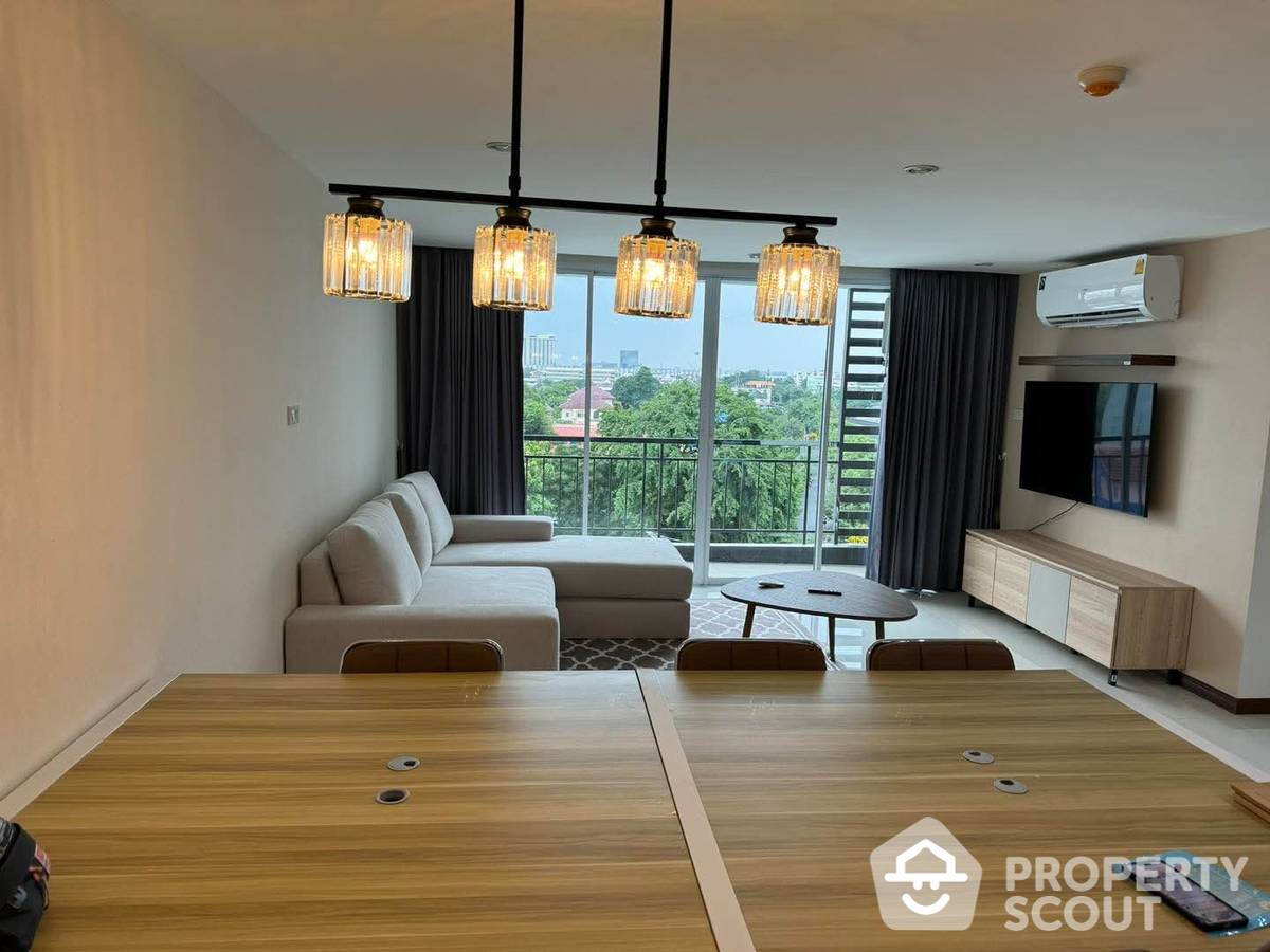 For SaleCondoRatchathewi,Phayathai : 3-BR Condo at Family Ratchada near BTS Saphan Khwai