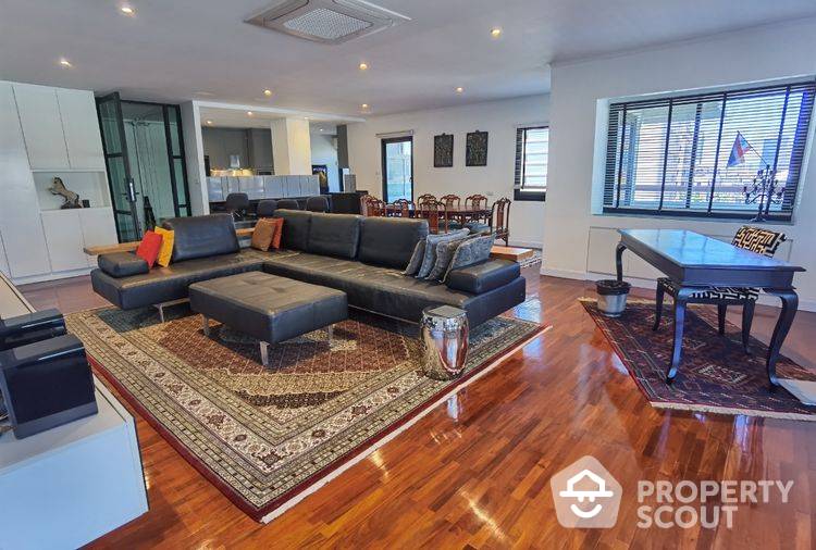 For SaleCondoWitthayu, Chidlom, Langsuan, Ploenchit : 2-BR Condo at La Maison Ruamrudee near BTS Phloen Chit