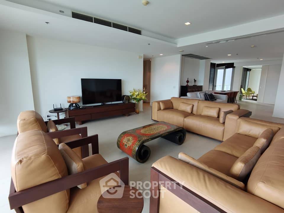 For SaleCondoWongwianyai, Charoennakor : 3-BR Condo at The River Condominium near BTS Saphan Taksin