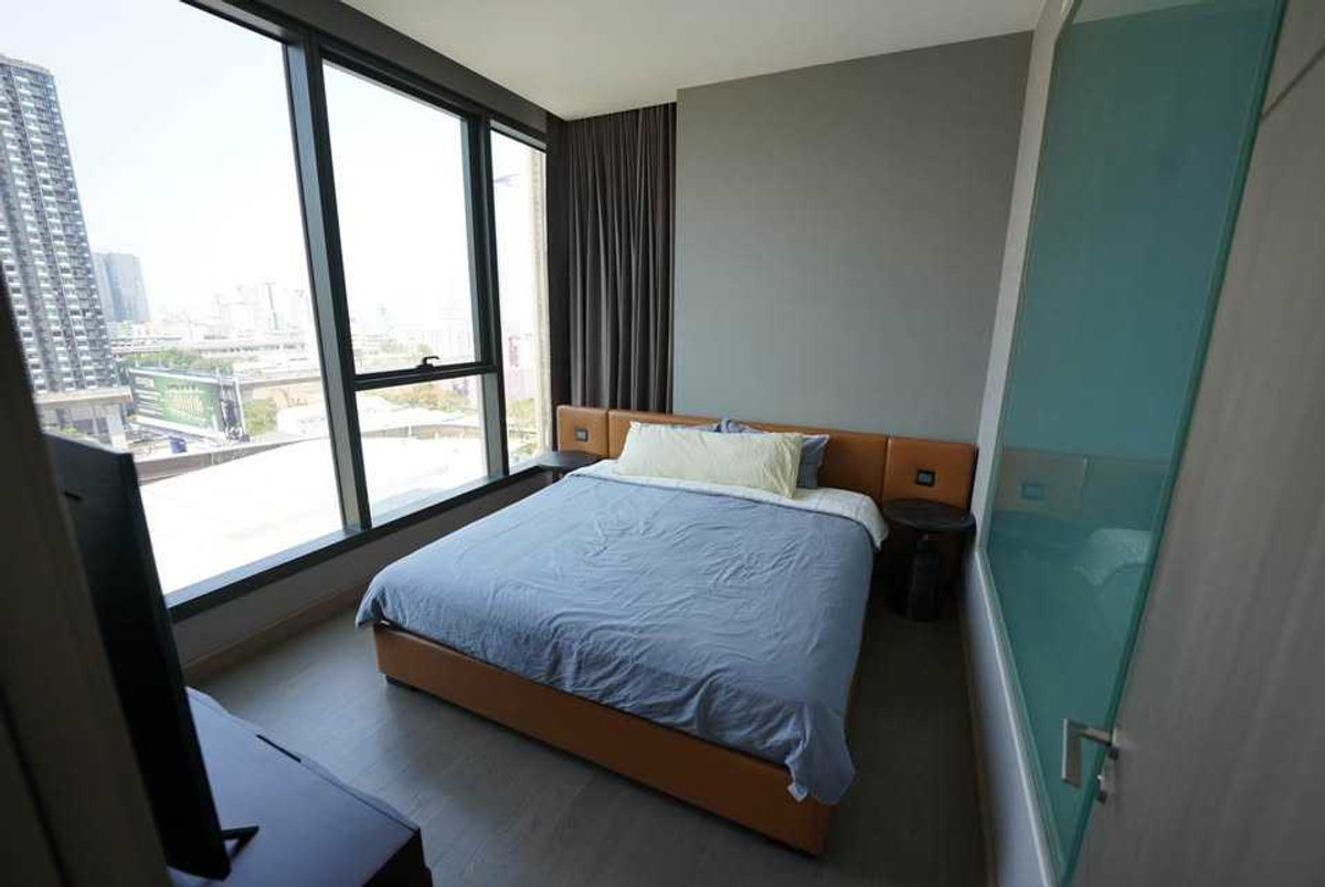 ให้เช่าคอนโดพระราม 9 เพชรบุรีตัดใหม่ RCA : ✨ GT15882 | คอนโด The Esse at Singha Complex เดินทางสะดวก ใกล้รถไฟฟ้าเอ็มอาที มีรถรับส่ง ห้องสวย เฟอร์นิเจอร์ครบ พร้อมอยู่!