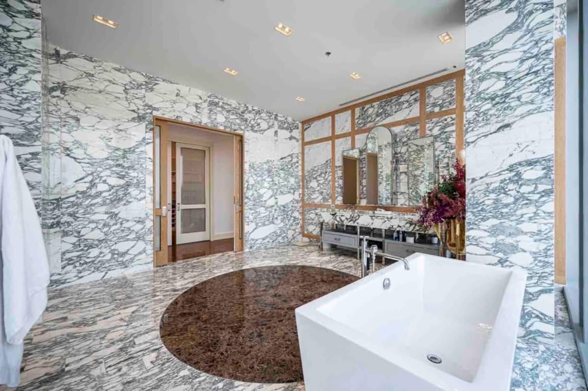 คอนโดสาทร นราธิวาส : 👀 สำรวจแบบ 3D - ห้องชุดลักซ์ชัวรี่ 3 ห้องนอน ขนาด 408 ตร.ม. บนชั้น 57 – The Ritz-Carlton Bangkok