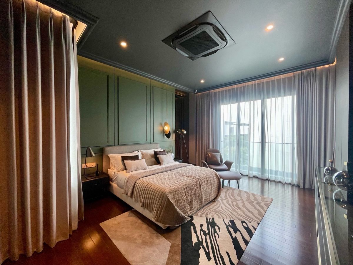 ขายบ้านเลียบทางด่วนรามอินทรา : 📢👇บ้านหรู 3 ชั้น พร้อมลิฟท์และสระว่ายน้ำส่วนตัว สงบ เงียบ เดินทางสะดวกใกล้จุดขึ้นลงทางด่วน 