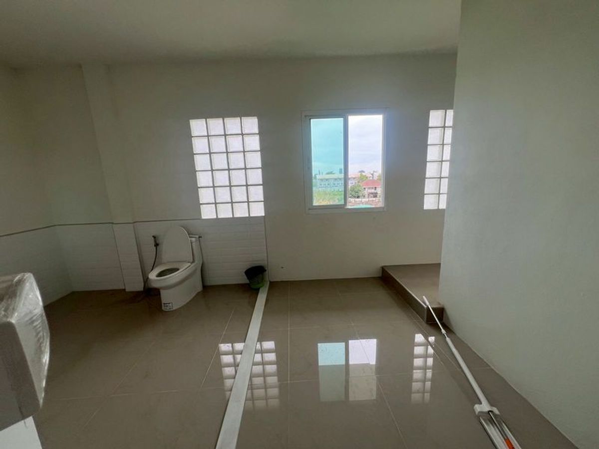 ให้เช่าบ้านลาดกระบัง สุวรรณภูมิ : ให้เช่า บ้าน 4 ชั้น พัฒนาการ 97 (ทำเป็นออฟฟิศ,ที่เก็บของ,ที่พักอาศัยได้) เลขที่ 576