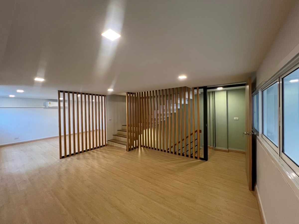 ให้เช่าโฮมออฟฟิศสาทร นราธิวาส : ปล่อยเช่า Home Office เย็นอากาศ - นางลิ้นจี่ สาทร , ใกล้ทางด่วน ถนนเชื้อเพลิง พระราม 4 สุขุมวิท 21