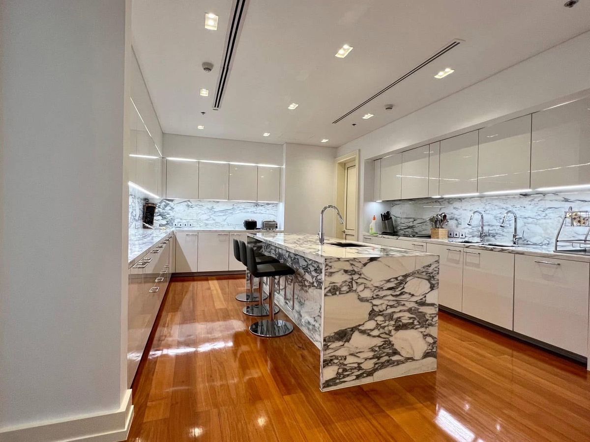 คอนโดสาทร นราธิวาส : 👀 สำรวจแบบ 3D - ห้องชุดลักซ์ชัวรี่ 3 ห้องนอน ขนาด 408 ตร.ม. บนชั้น 57 – The Ritz-Carlton Bangkok