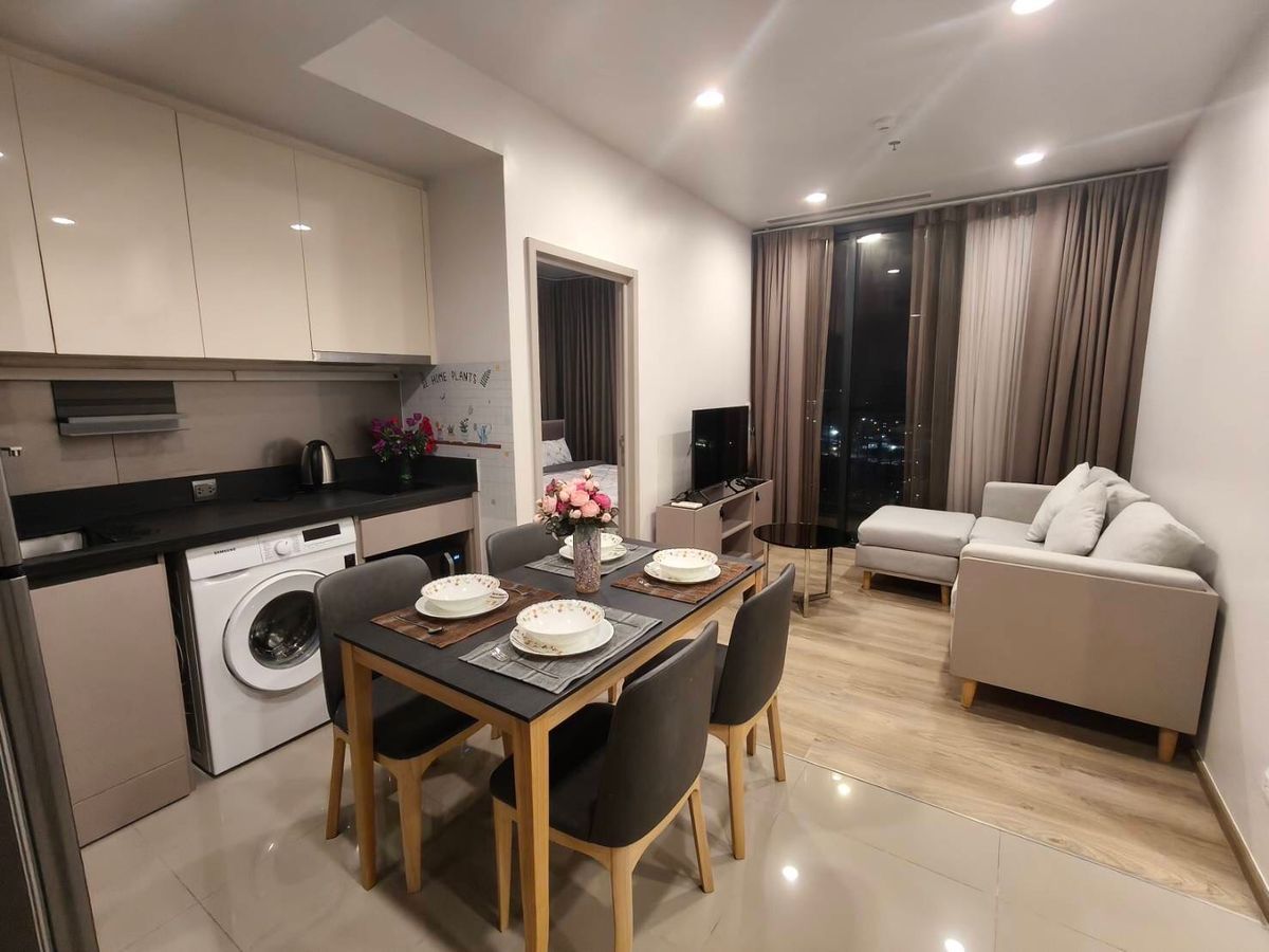 ให้เช่าคอนโดสุขุมวิท อโศก ทองหล่อ :  ให้เช่า Oka Haus.  Have shuttle bus to BTS Thonglor