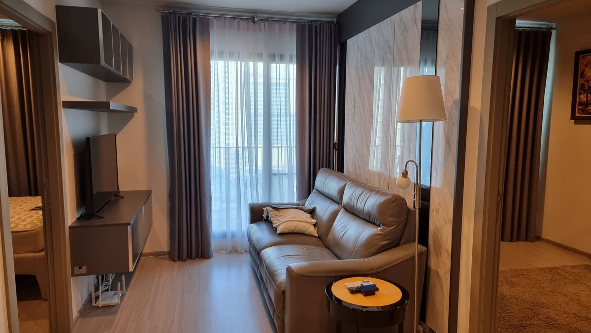For RentCondoRama9, Petchburi, RCA : Rent 2 rooms, 1 bathroom, 45 sqm., Corner room, 14th floor, East balcony