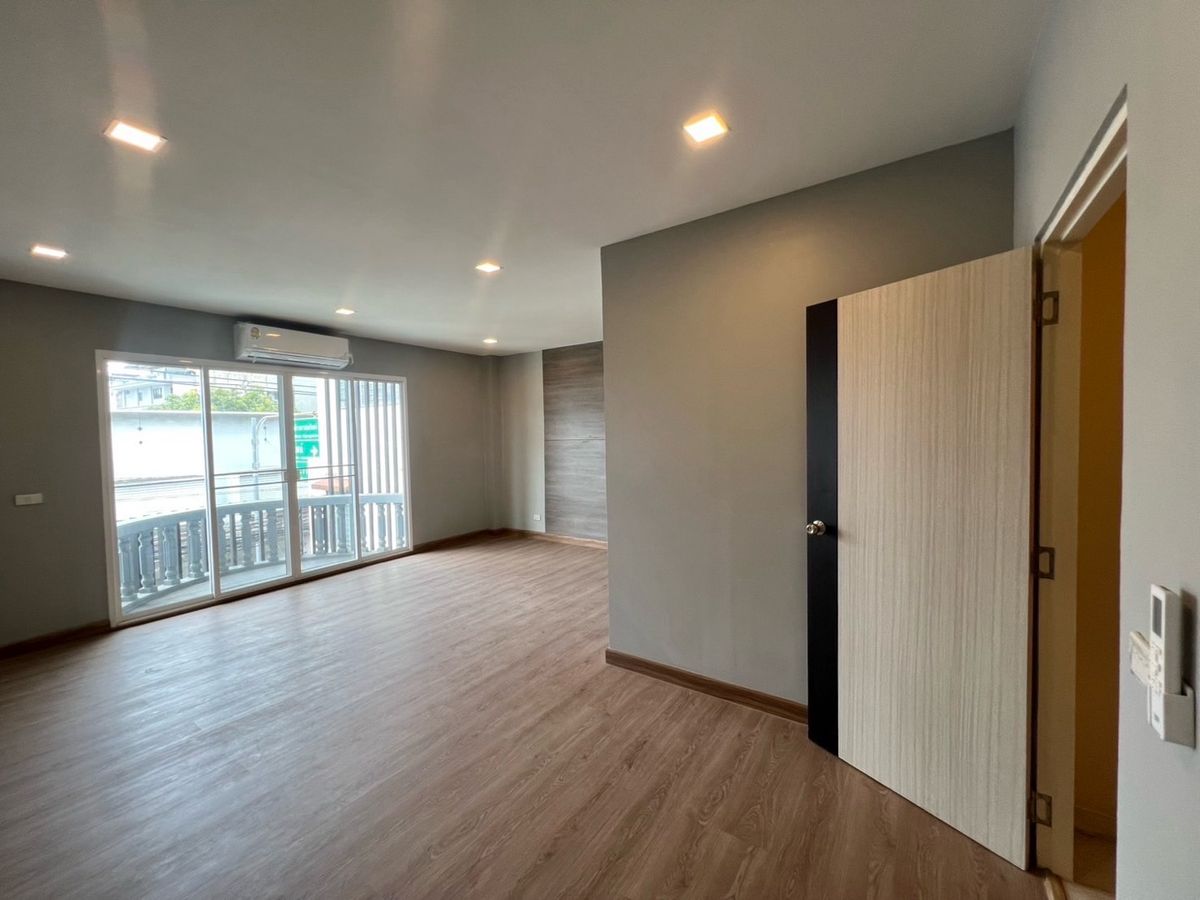 ให้เช่าโฮมออฟฟิศสาทร นราธิวาส : ปล่อยเช่า Home Office เย็นอากาศ - นางลิ้นจี่ สาทร , ใกล้ทางด่วน ถนนเชื้อเพลิง พระราม 4 สุขุมวิท 21