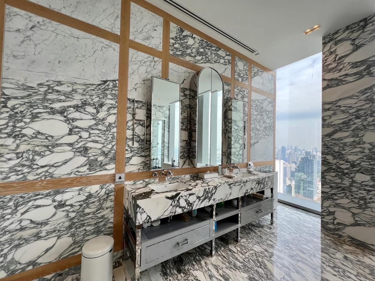 คอนโดสาทร นราธิวาส : 👀 สำรวจแบบ 3D - ห้องชุดลักซ์ชัวรี่ 3 ห้องนอน ขนาด 408 ตร.ม. บนชั้น 57 – The Ritz-Carlton Bangkok