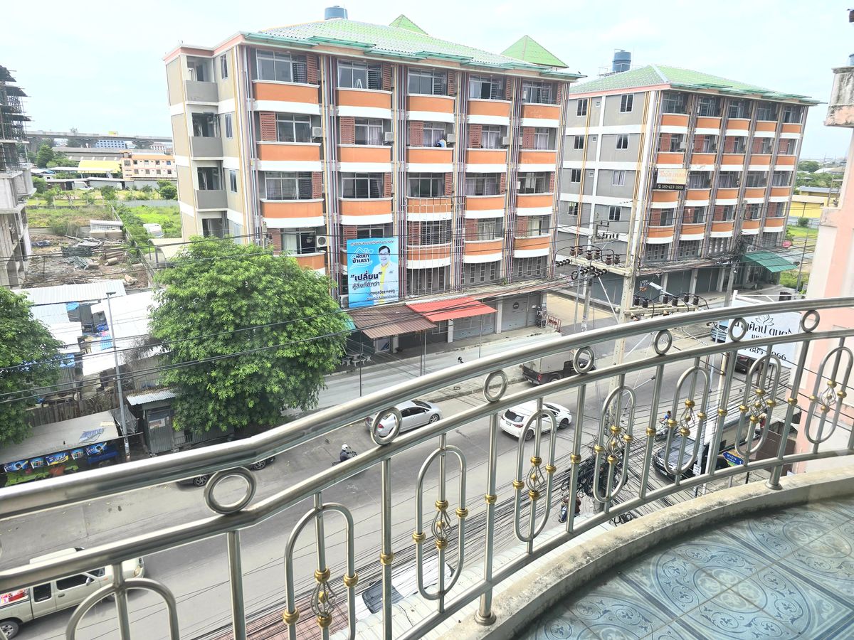 For SaleShop HouseMahachai Samut Sakhon : Sell ​​4 -story commercial building, 4th floor, 2 mezzanine, 2 buildings