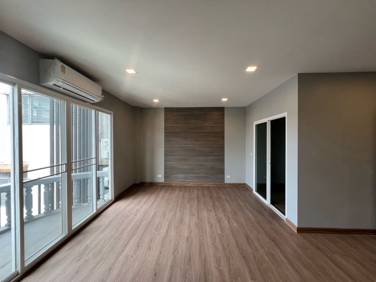 ให้เช่าโฮมออฟฟิศสาทร นราธิวาส : ปล่อยเช่า Home Office เย็นอากาศ - นางลิ้นจี่ สาทร , ใกล้ทางด่วน ถนนเชื้อเพลิง พระราม 4 สุขุมวิท 21