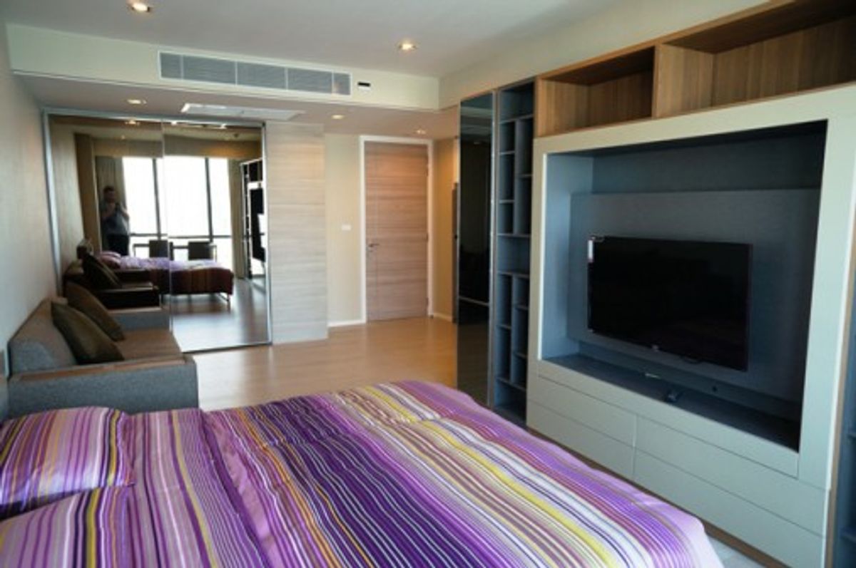 ให้เช่าคอนโดสุขุมวิท อโศก ทองหล่อ : ให้เช่าสตูดิโอ 37 ตรม ที่ The Room สุขุมวิท 21 เดือนละ 25,000 บาท สถานีรถไฟฟ้าอโศก