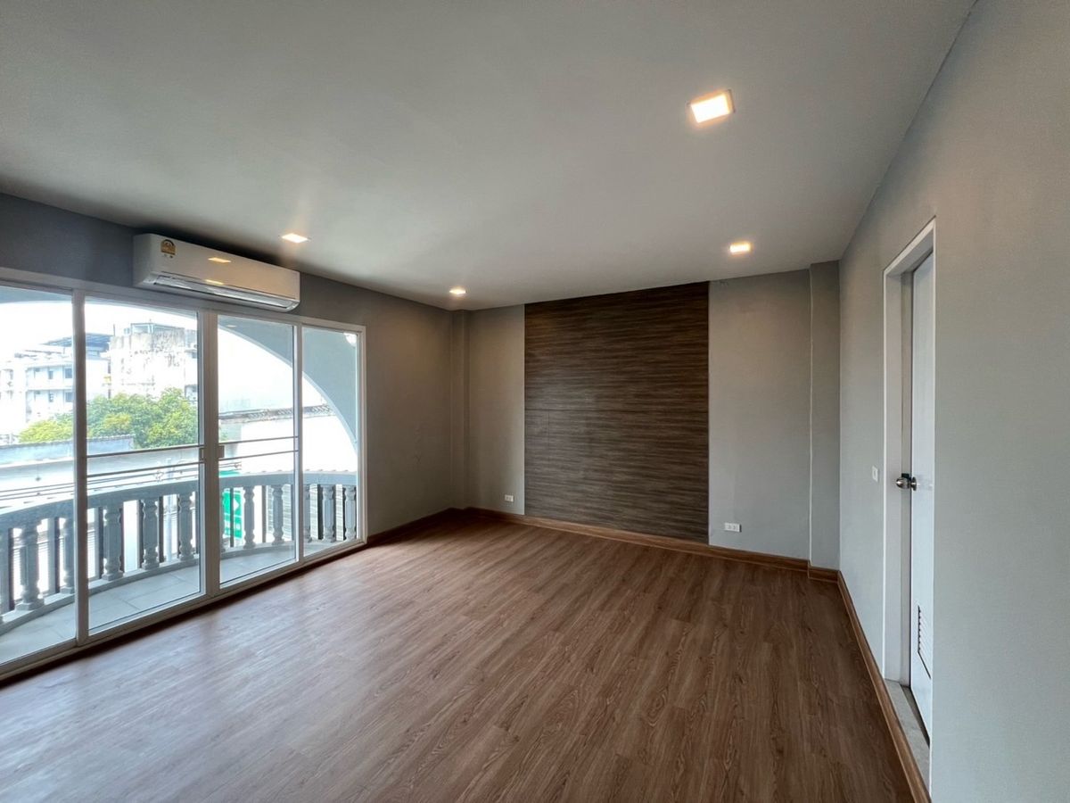 ให้เช่าโฮมออฟฟิศสาทร นราธิวาส : ปล่อยเช่า Home Office เย็นอากาศ - นางลิ้นจี่ สาทร , ใกล้ทางด่วน ถนนเชื้อเพลิง พระราม 4 สุขุมวิท 21