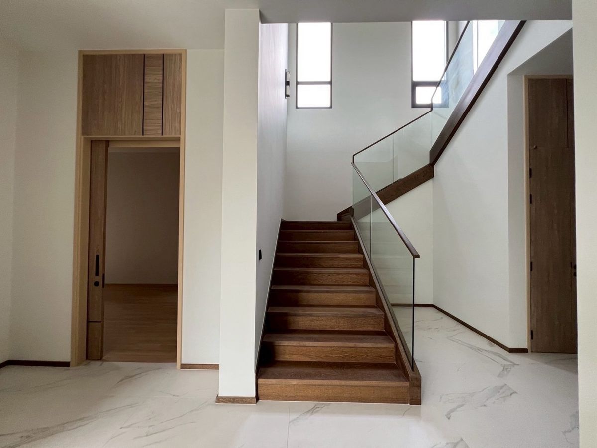 ขายบ้านพัฒนาการ ศรีนครินทร์ : 🏡 ขายบ้านหรู SIRANINN Residences พัฒนาการ 32 – บ้านเดี่ยว 2 ชั้น สไตล์โมเดิร์นลักชัวรี่ บนทำเลพรีเมียม