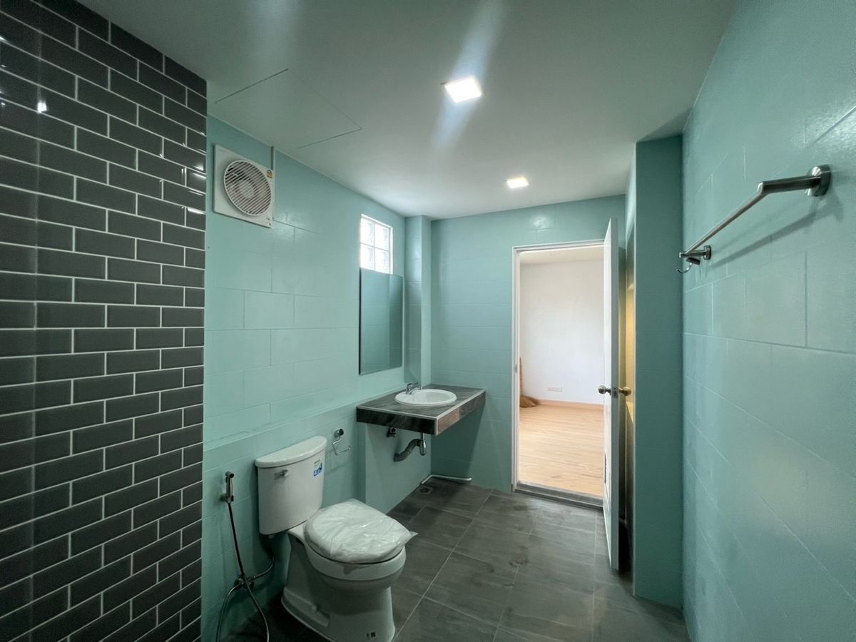 ให้เช่าโฮมออฟฟิศสาทร นราธิวาส : ปล่อยเช่า Home Office เย็นอากาศ - นางลิ้นจี่ สาทร , ใกล้ทางด่วน ถนนเชื้อเพลิง พระราม 4 สุขุมวิท 21