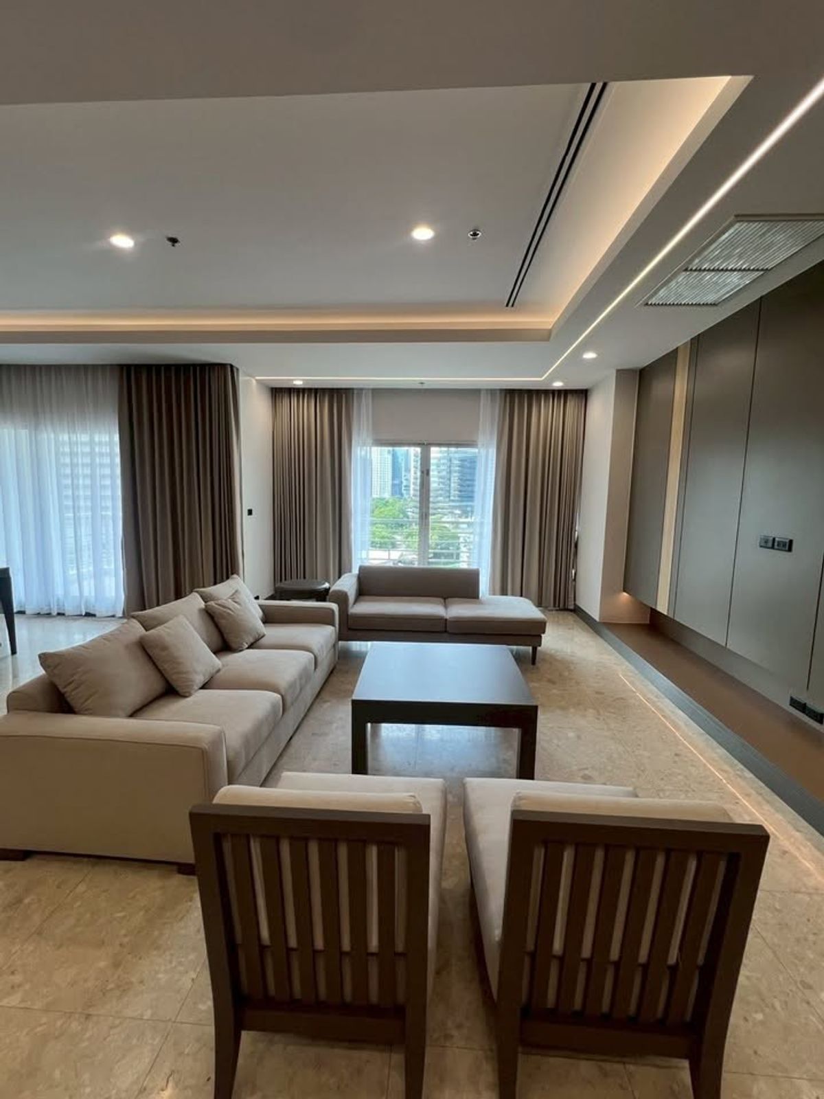 For RentCondoWitthayu, Chidlom, Langsuan, Ploenchit : 💥CP-8035💥Royal Residence Park  👉Line : @expertcondo