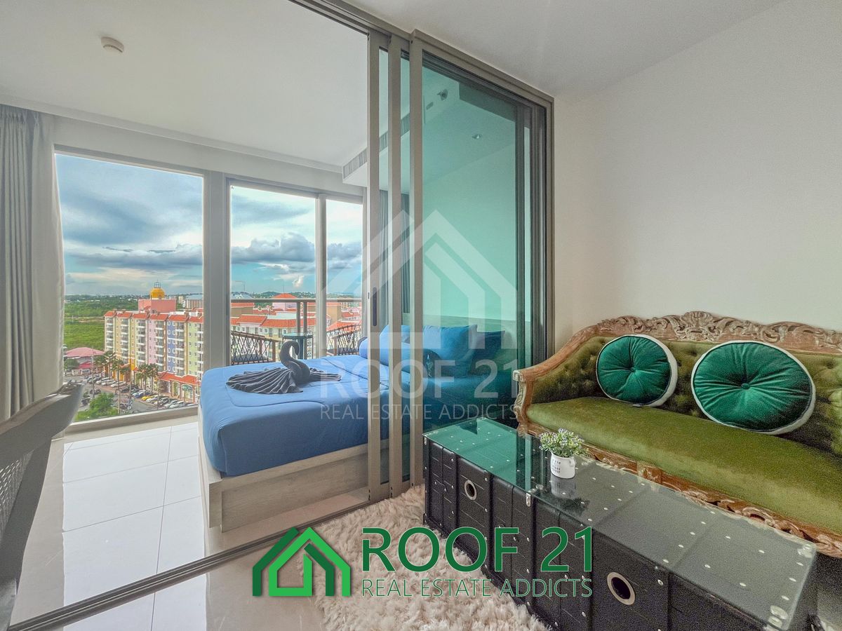 For RentCondoPattaya, Bangsaen, Chonburi : Riviera Monaco, Norchom Tian Studio, a high -class modern style with a panoramic Pattaya view.