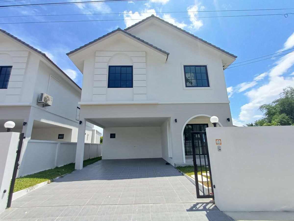 ขายบ้านเชียงใหม่ :  ขายบ้านเดี่ยว 2 ชั้น  5 ห้องนอน  4 ห้องน้ำ  1 ห้องครัว  2 ที่จอดรถ