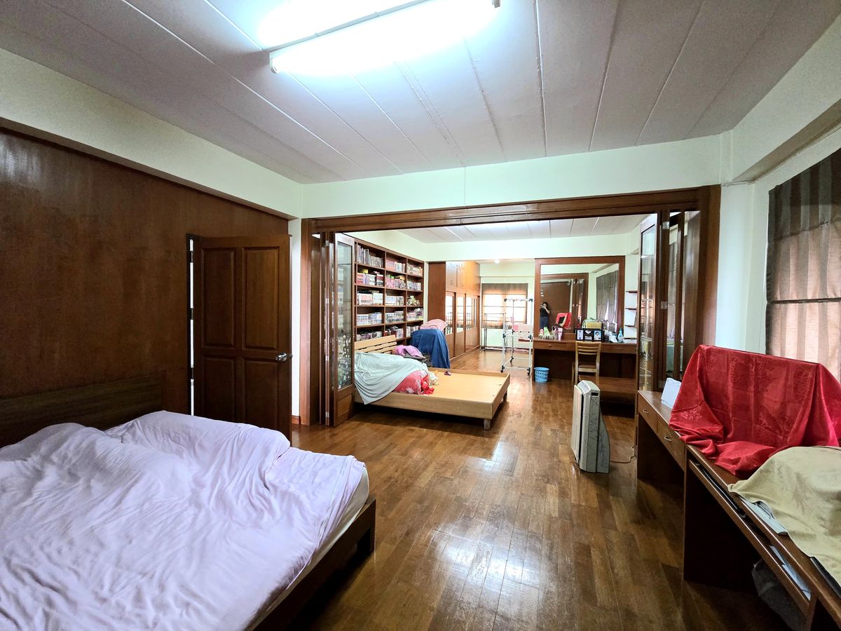 For SaleShop HouseMahachai Samut Sakhon : Sell ​​4 -story commercial building, 4th floor, 2 mezzanine, 2 buildings