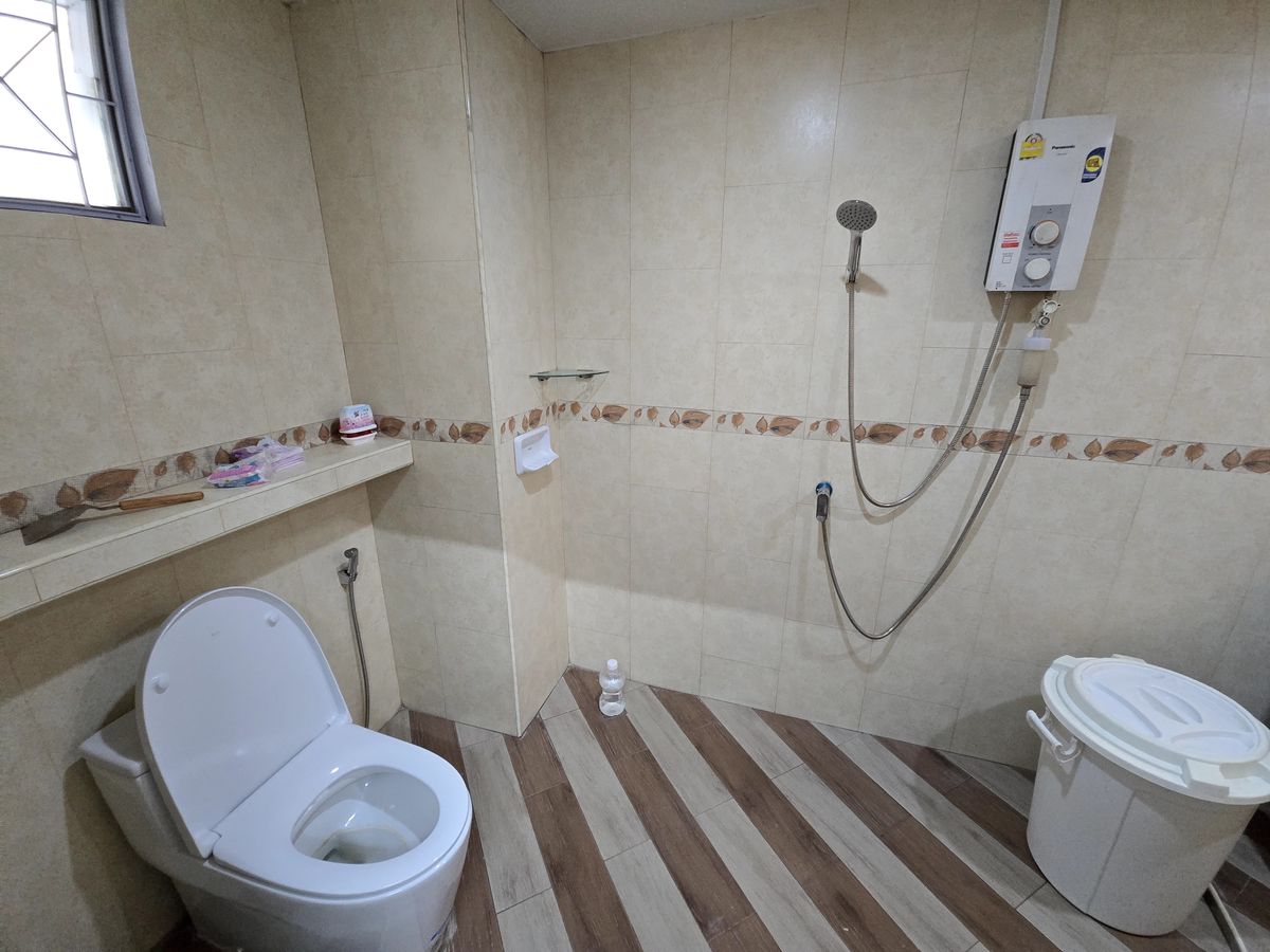 For SaleShop HouseMahachai Samut Sakhon : Sell ​​4 -story commercial building, 4th floor, 2 mezzanine, 2 buildings