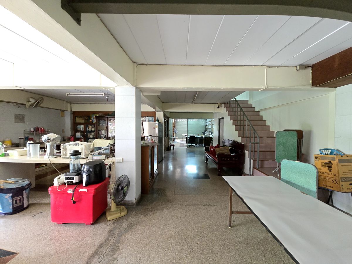 For SaleShop HouseMahachai Samut Sakhon : Sell ​​4 -story commercial building, 4th floor, 2 mezzanine, 2 buildings