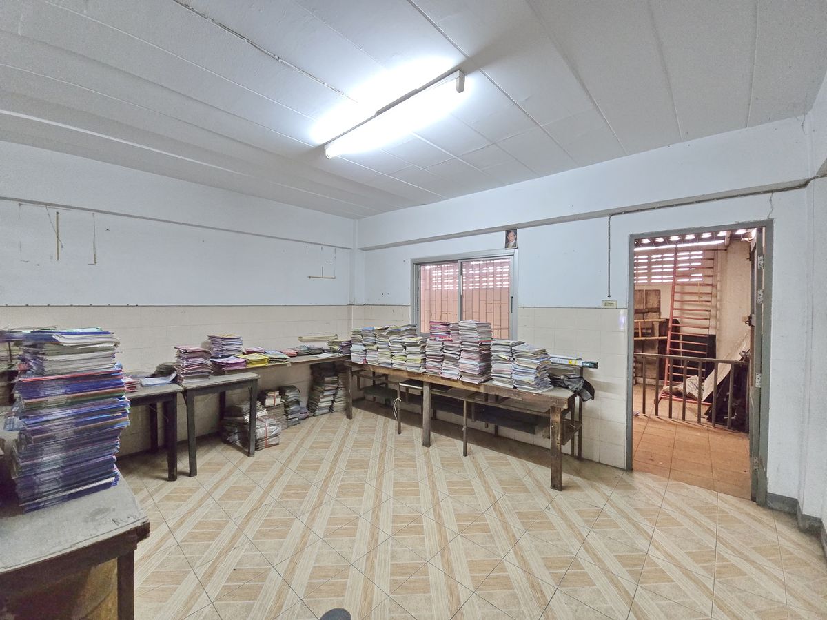 For SaleShop HouseMahachai Samut Sakhon : Selling a commercial building, Mahachai 4 -story, near the fountain circle And Rama 2 Road