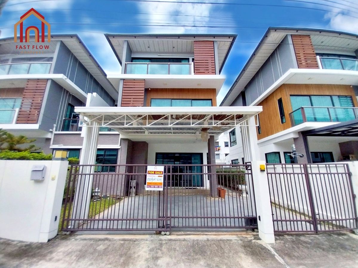 For SalePattanakan, Srinakarin : For sale, Supalai Essence Suan Luang, 3-storey twin house, beautiful, luxurious, worth living, best price in the project, SUPALAI ESSENCE SUANLUANG, on the main road, PKA