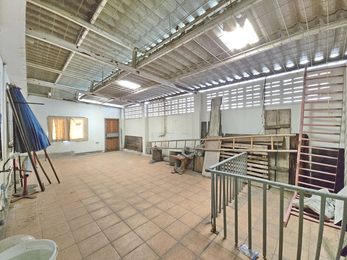 For SaleShop HouseMahachai Samut Sakhon : Selling a commercial building, Mahachai 4 -story, near the fountain circle And Rama 2 Road