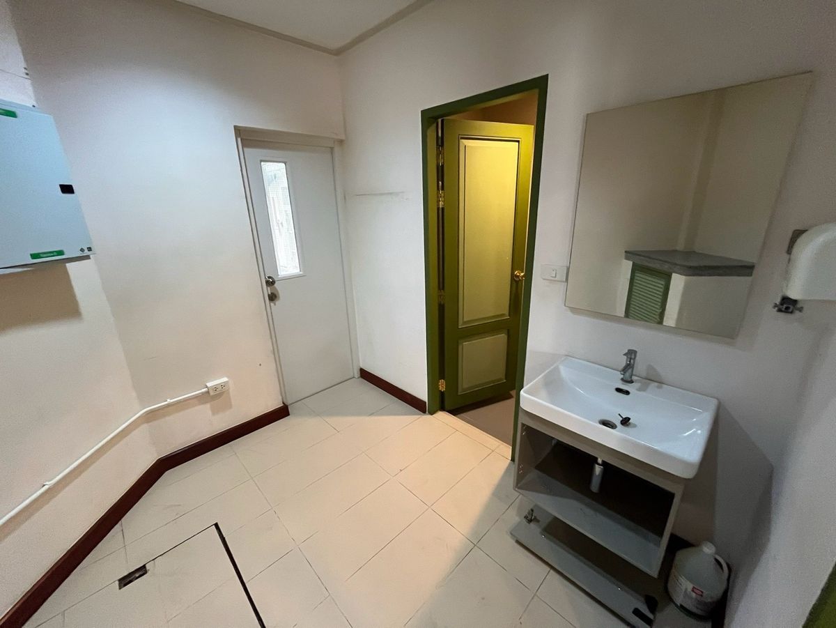 ให้เช่าอาคารพาณิชย์เยาวราช บางลำพู : ปล่อยเช่า อาคารพาณิชย์ 2 คูหา 3 ชั้น ย่าน เยาวราช - สำเพ็ง เขตเมืองเก่า ใกล้ รถไฟฟ้า MRT สามยอด 700 เมตร