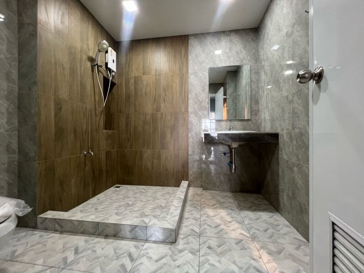 ให้เช่าโฮมออฟฟิศสาทร นราธิวาส : ปล่อยเช่า Home Office เย็นอากาศ - นางลิ้นจี่ สาทร , ใกล้ทางด่วน ถนนเชื้อเพลิง พระราม 4 สุขุมวิท 21