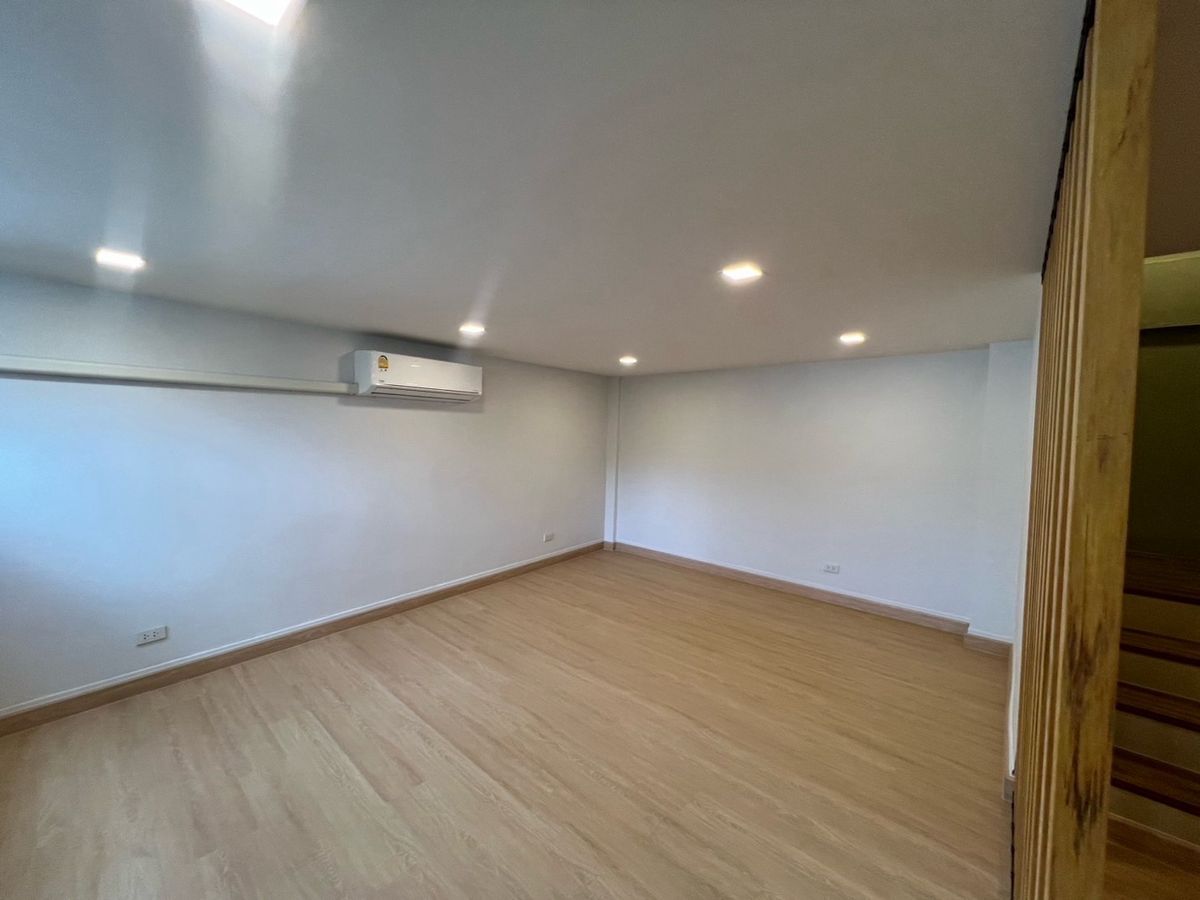 ให้เช่าโฮมออฟฟิศสาทร นราธิวาส : ปล่อยเช่า Home Office เย็นอากาศ - นางลิ้นจี่ สาทร , ใกล้ทางด่วน ถนนเชื้อเพลิง พระราม 4 สุขุมวิท 21