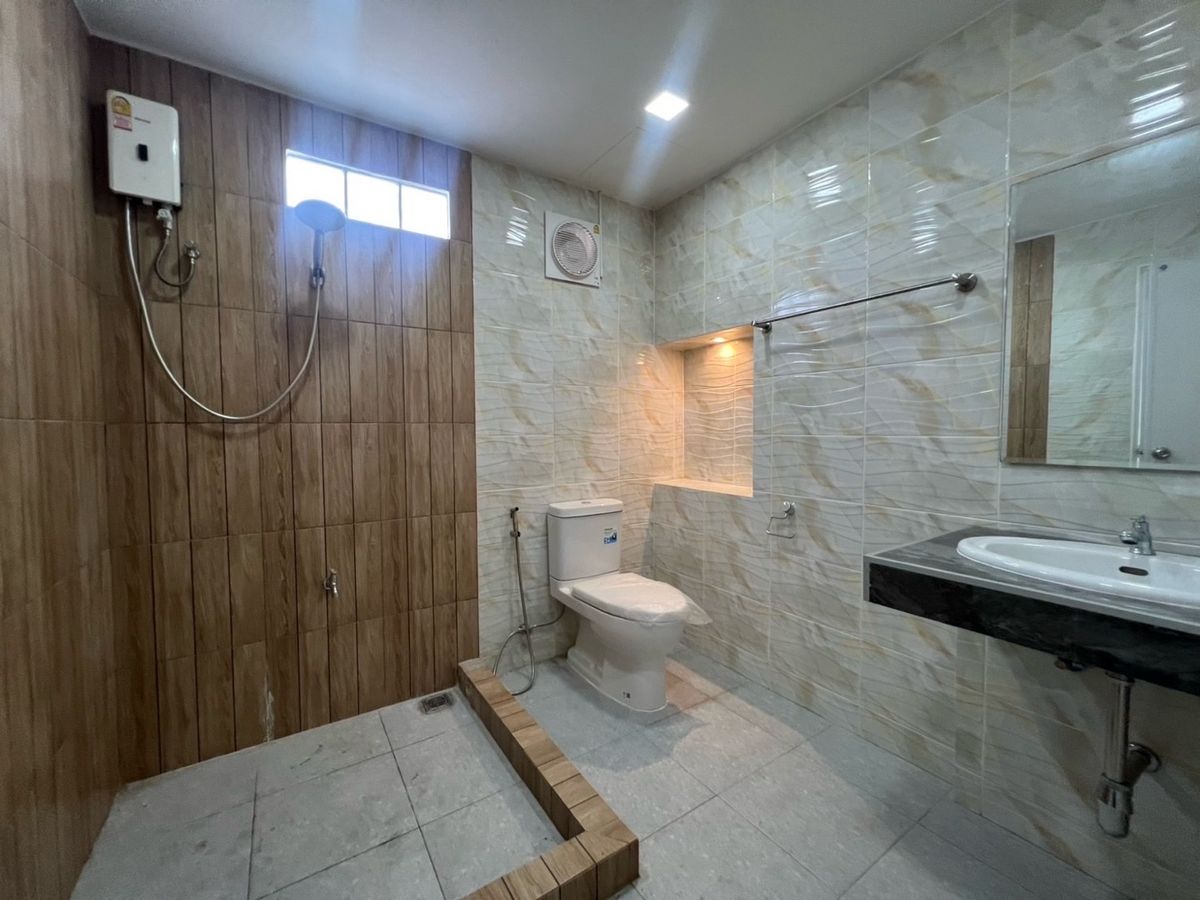 ให้เช่าโฮมออฟฟิศสาทร นราธิวาส : ปล่อยเช่า Home Office เย็นอากาศ - นางลิ้นจี่ สาทร , ใกล้ทางด่วน ถนนเชื้อเพลิง พระราม 4 สุขุมวิท 21