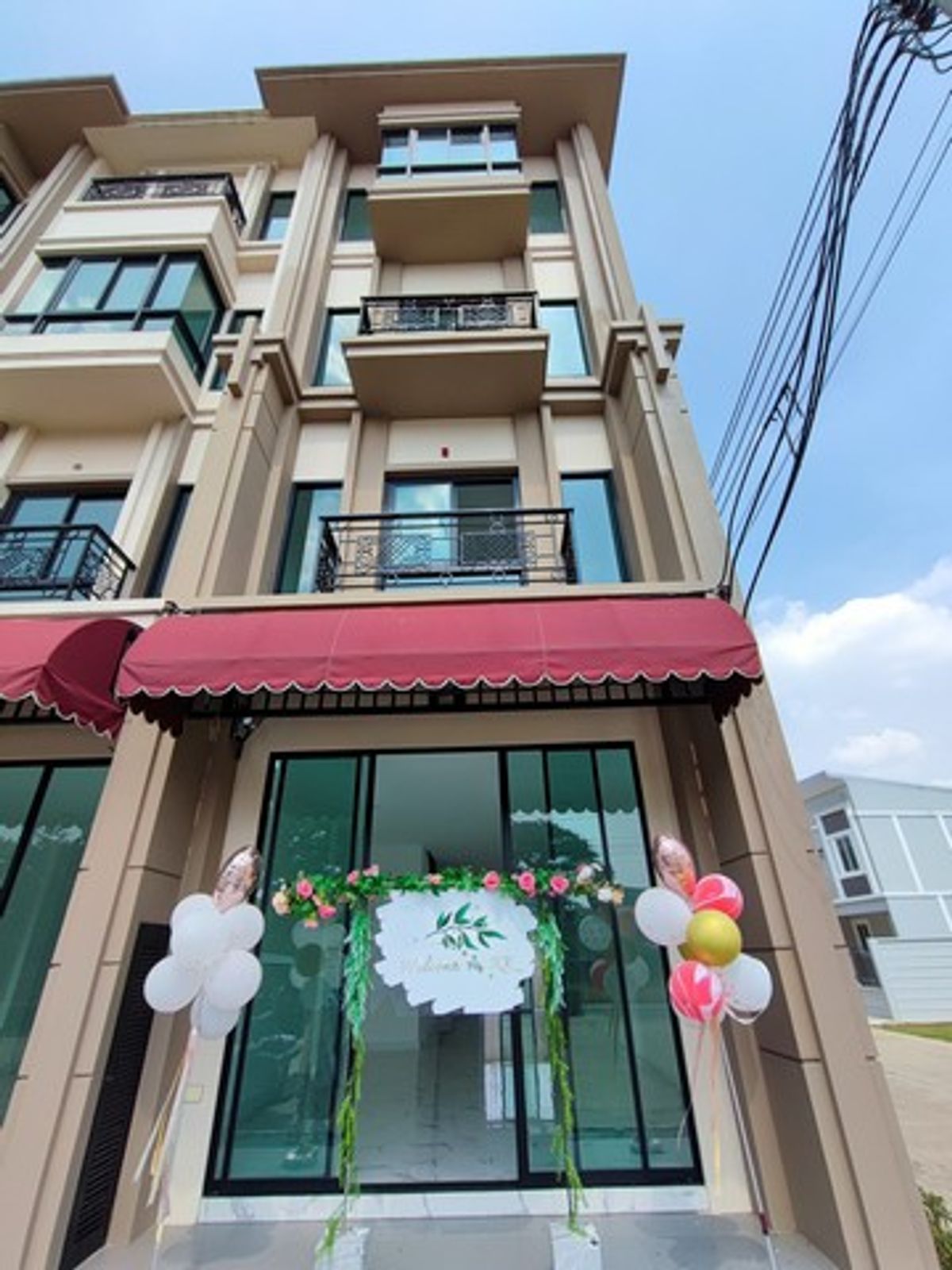ให้เช่าทาวน์โฮมมีนบุรี-ร่มเกล้า : HR2606ให้เช่าโฮมออฟฟิศ 4 ชั้น หลังมุม โครงการ RK The Eiffel รามคำแหง เดินทางสะดวกใกล้ถนนวงแหวนรอบนอก