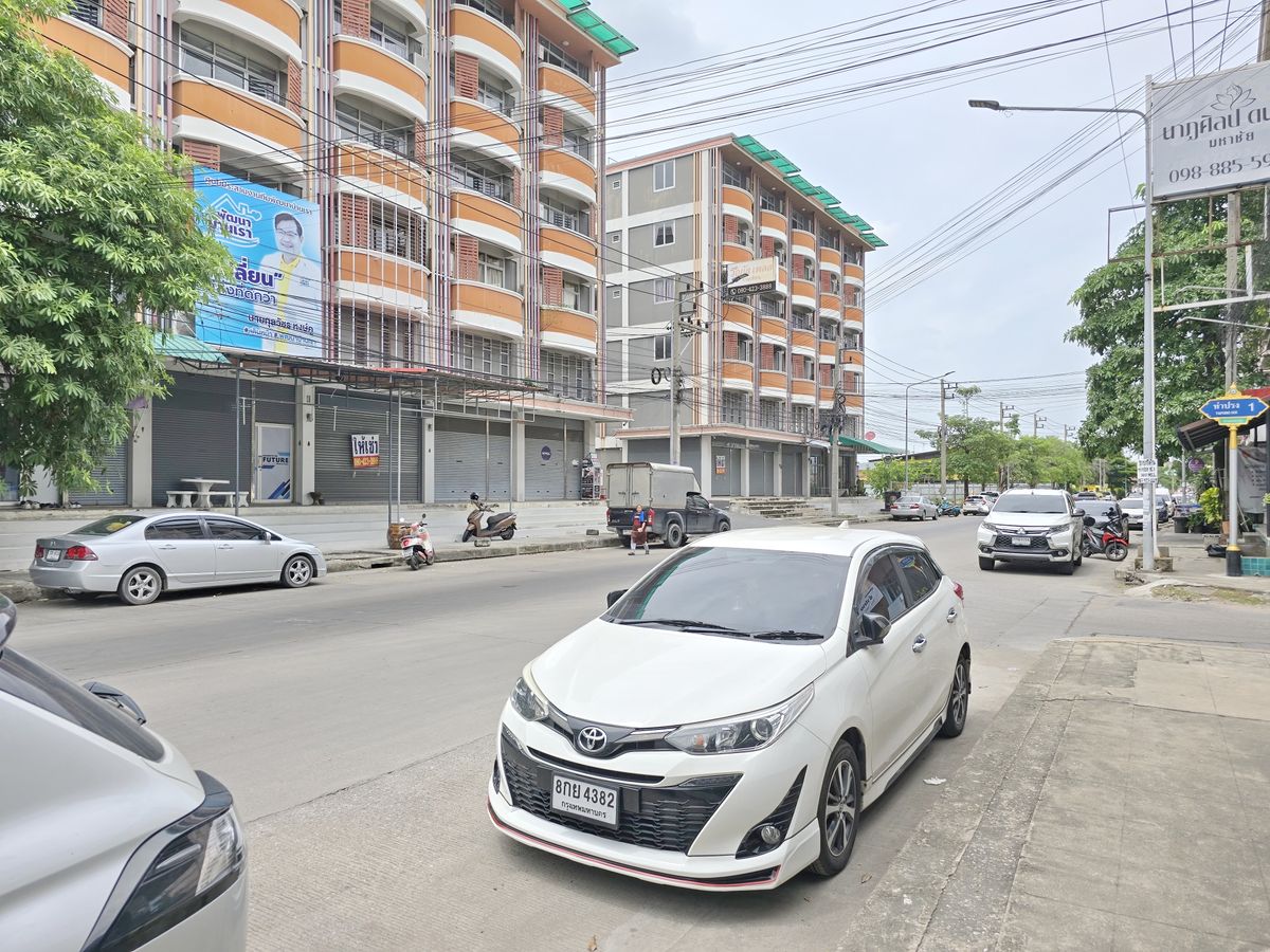 For SaleShop HouseMahachai Samut Sakhon : Selling a commercial building, Mahachai 4 -story, near the fountain circle And Rama 2 Road