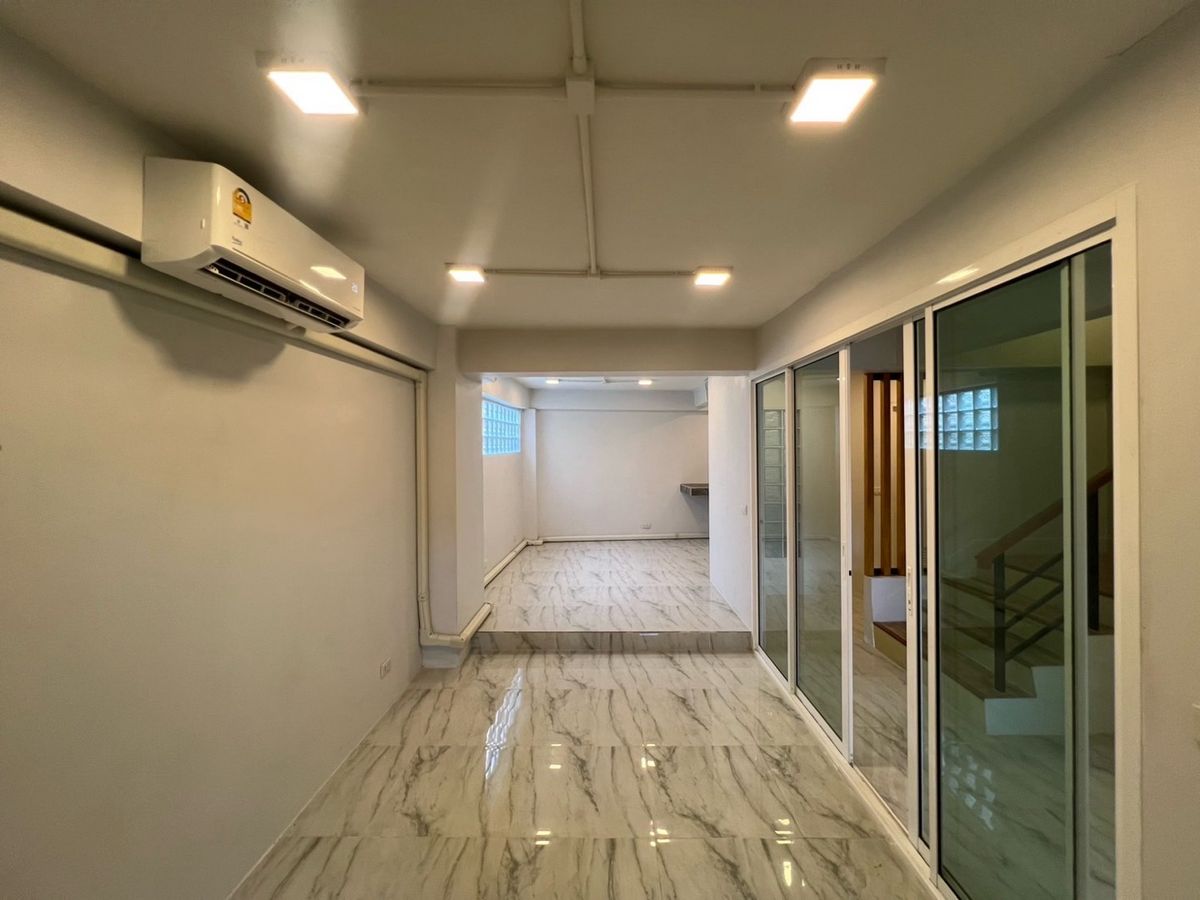 ให้เช่าโฮมออฟฟิศสาทร นราธิวาส : ปล่อยเช่า Home Office เย็นอากาศ - นางลิ้นจี่ สาทร , ใกล้ทางด่วน ถนนเชื้อเพลิง พระราม 4 สุขุมวิท 21