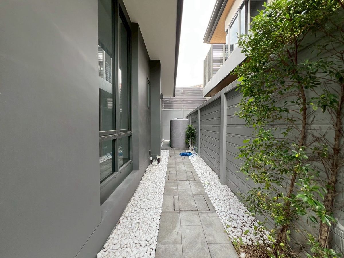 ขายบ้านพัฒนาการ ศรีนครินทร์ : 🏡 ขายบ้านหรู SIRANINN Residences พัฒนาการ 32 – บ้านเดี่ยว 2 ชั้น สไตล์โมเดิร์นลักชัวรี่ บนทำเลพรีเมียม