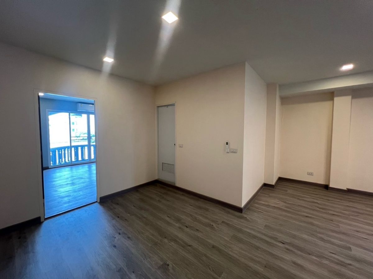 ให้เช่าโฮมออฟฟิศสาทร นราธิวาส : ปล่อยเช่า Home Office เย็นอากาศ - นางลิ้นจี่ สาทร , ใกล้ทางด่วน ถนนเชื้อเพลิง พระราม 4 สุขุมวิท 21