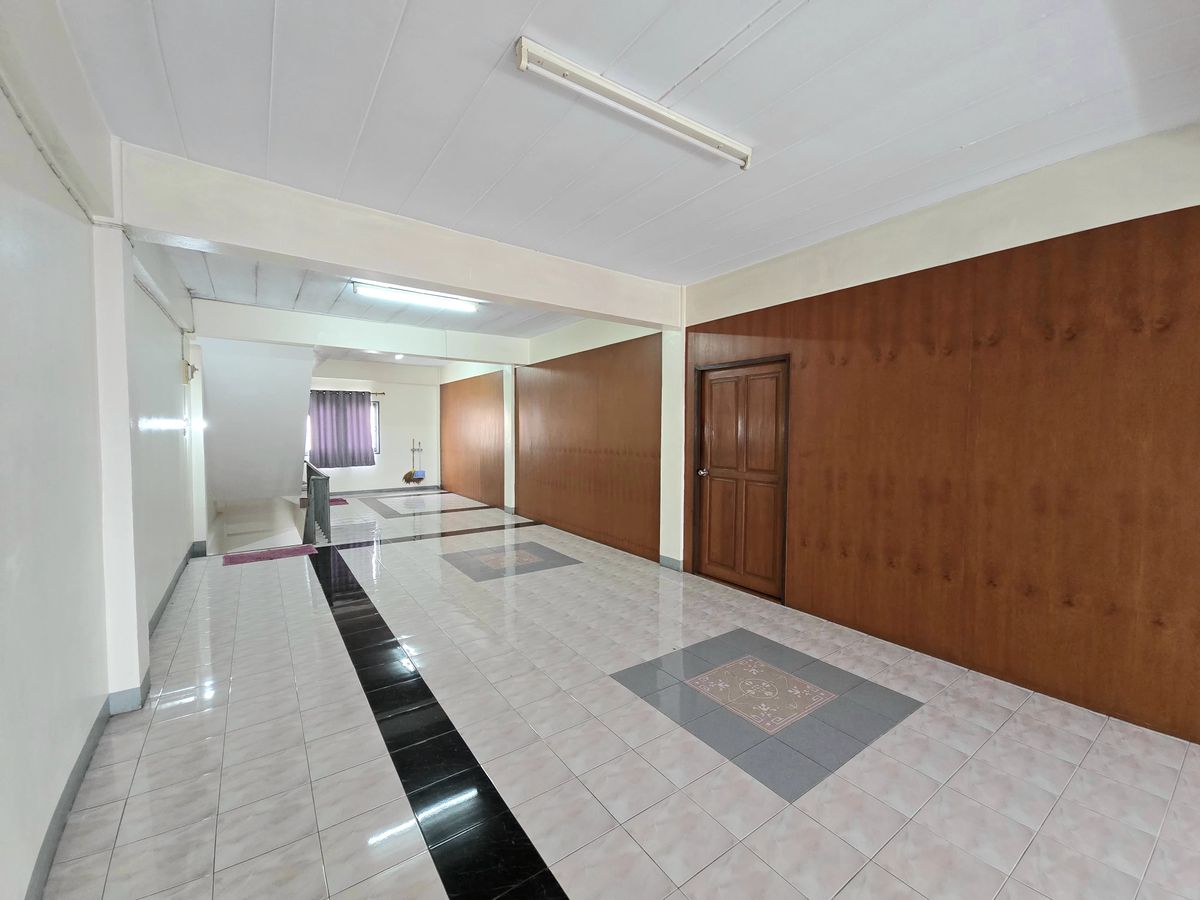 For SaleShop HouseMahachai Samut Sakhon : Sell ​​4 -story commercial building, 4th floor, 2 mezzanine, 2 buildings