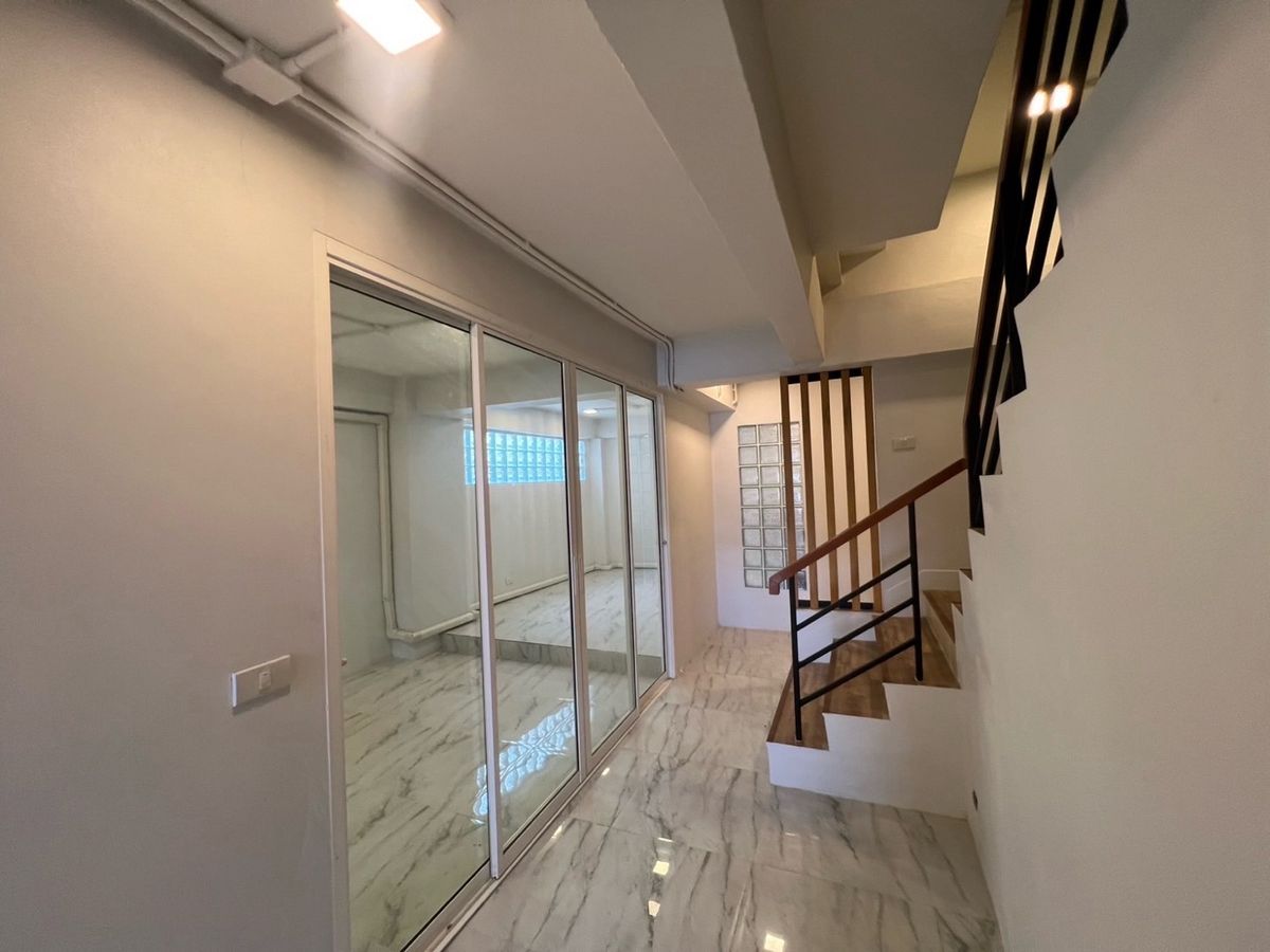 ให้เช่าโฮมออฟฟิศสาทร นราธิวาส : ปล่อยเช่า Home Office เย็นอากาศ - นางลิ้นจี่ สาทร , ใกล้ทางด่วน ถนนเชื้อเพลิง พระราม 4 สุขุมวิท 21