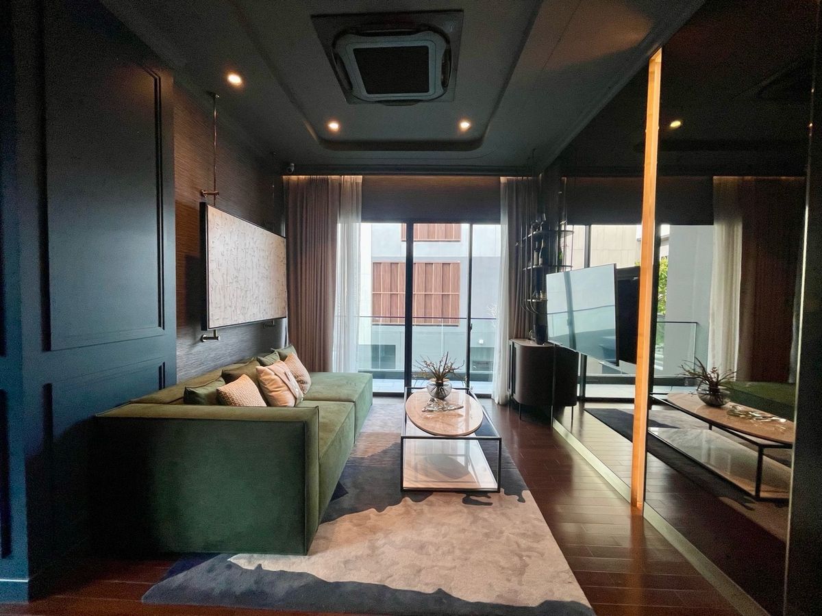 ขายบ้านเลียบทางด่วนรามอินทรา : 📢👇บ้านหรู 3 ชั้น พร้อมลิฟท์และสระว่ายน้ำส่วนตัว สงบ เงียบ เดินทางสะดวกใกล้จุดขึ้นลงทางด่วน 