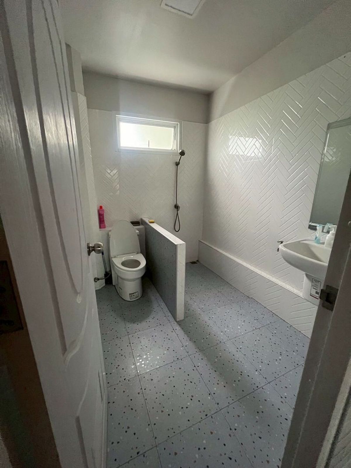 ให้เช่าบ้านลาดกระบัง สุวรรณภูมิ : ให้เช่า บ้าน 4 ชั้น พัฒนาการ 97 (ทำเป็นออฟฟิศ,ที่เก็บของ,ที่พักอาศัยได้) เลขที่ 576