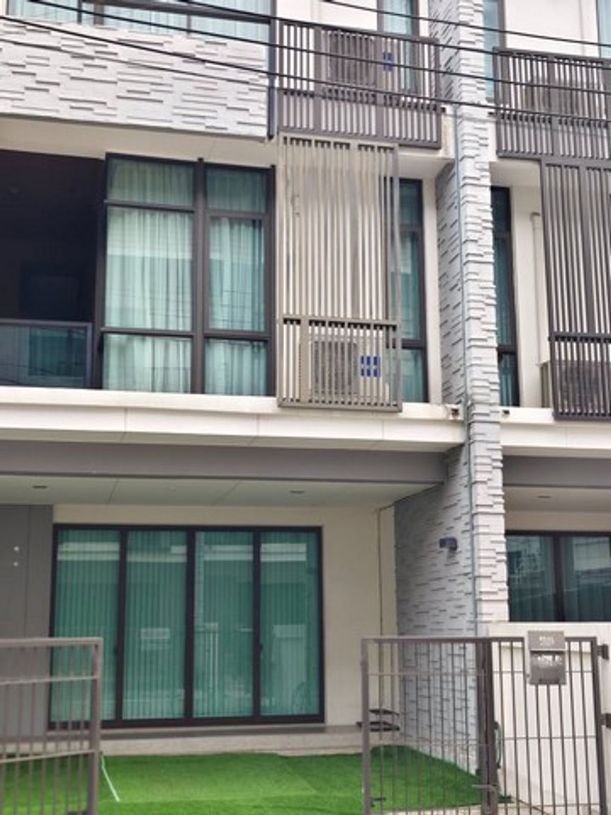 For RentTownhomeSamut Prakan,Samrong : HR2607 3 -story townhome for rent, PLEX Bangna Fer, complete with Suitable for office or residence