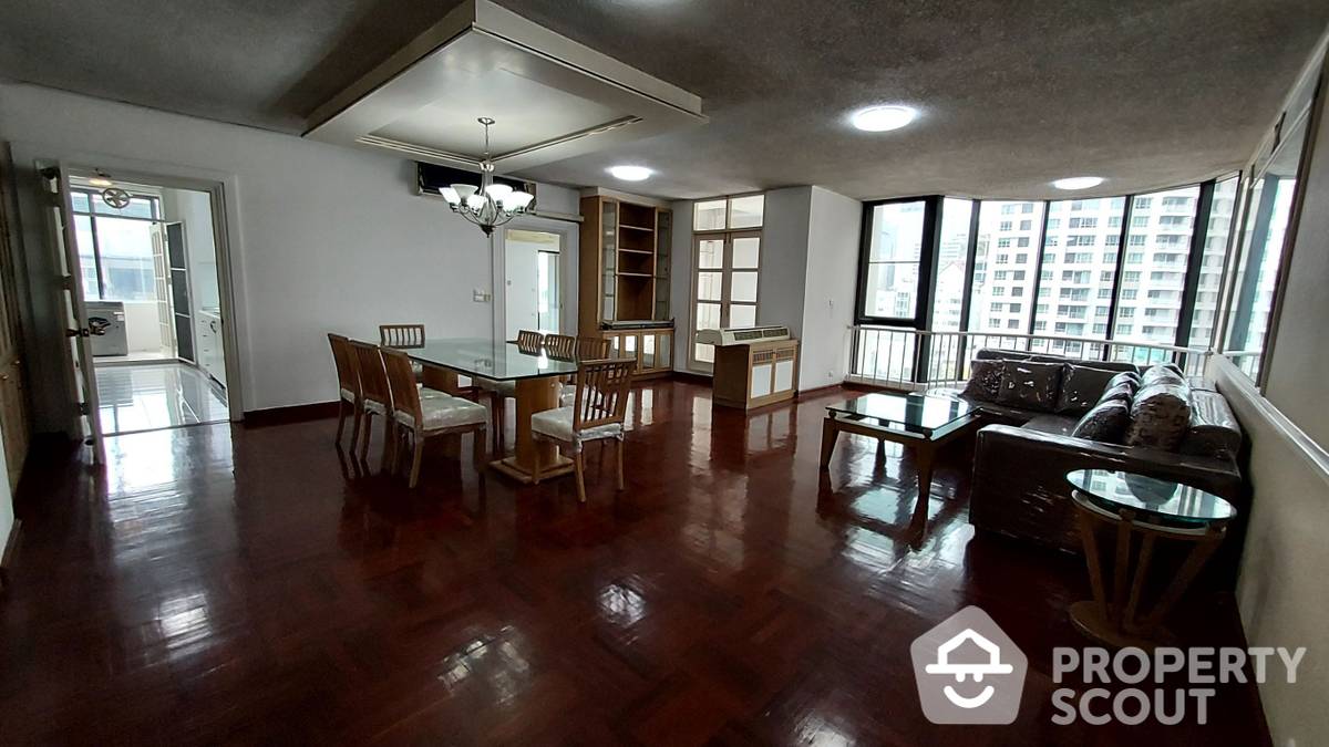 For RentCondoWitthayu, Chidlom, Langsuan, Ploenchit : 3-BR Condo at Vanicha Park Langsuan near BTS Chit Lom